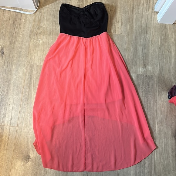 Strapless Asymmetrical Flowy Dress - Picture 5 of 5